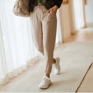 Albion Fit Jetsetters In khaki size Medium Tall EUC